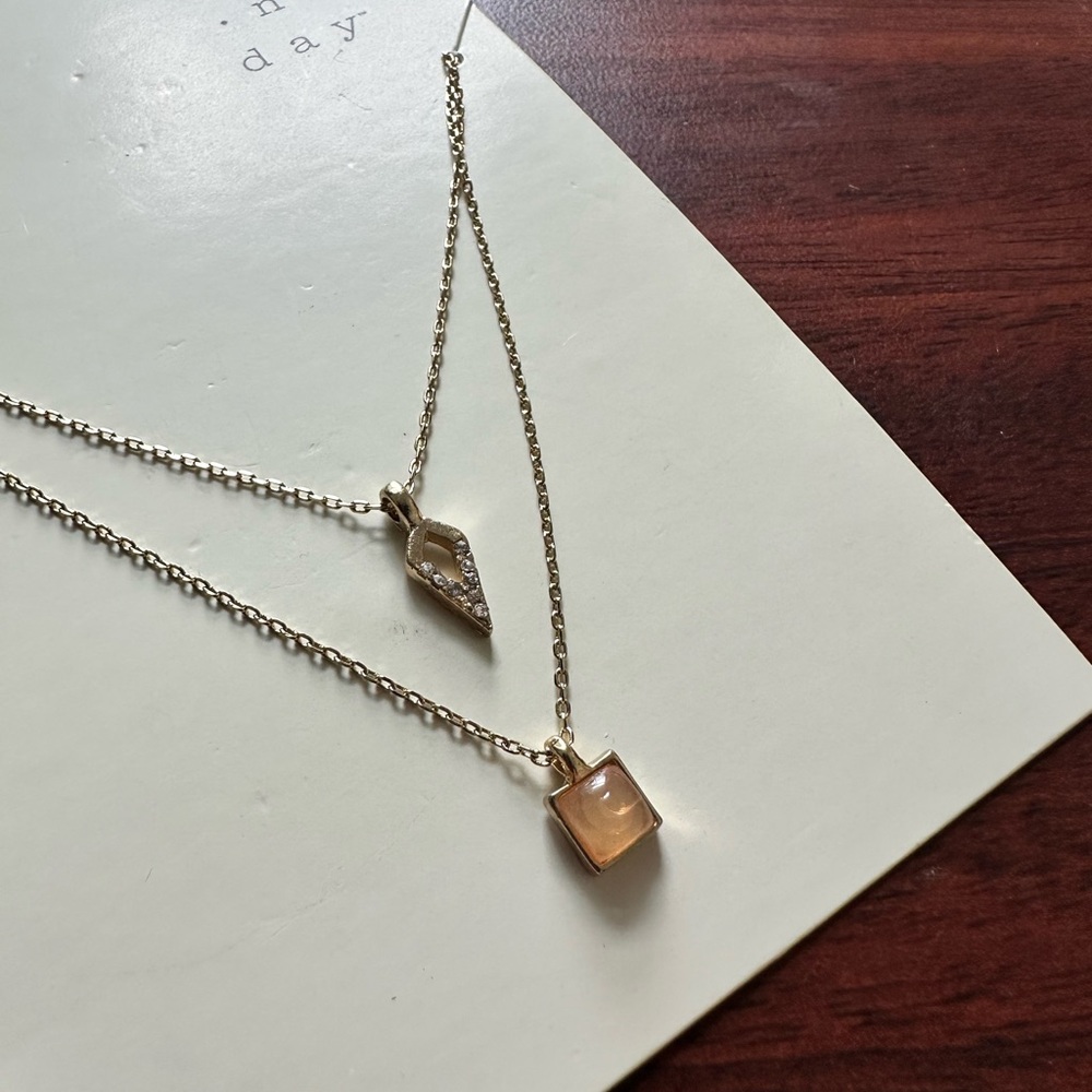 Layered gold tone short necklace - Picture 2 of 3
